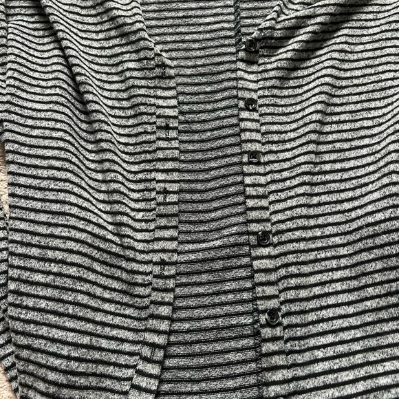 🌸 RUE 21 BLACK AND GRAY STRIPED BUTTON DOWN CARDIGAN SIZE S - Picture 2 of 5